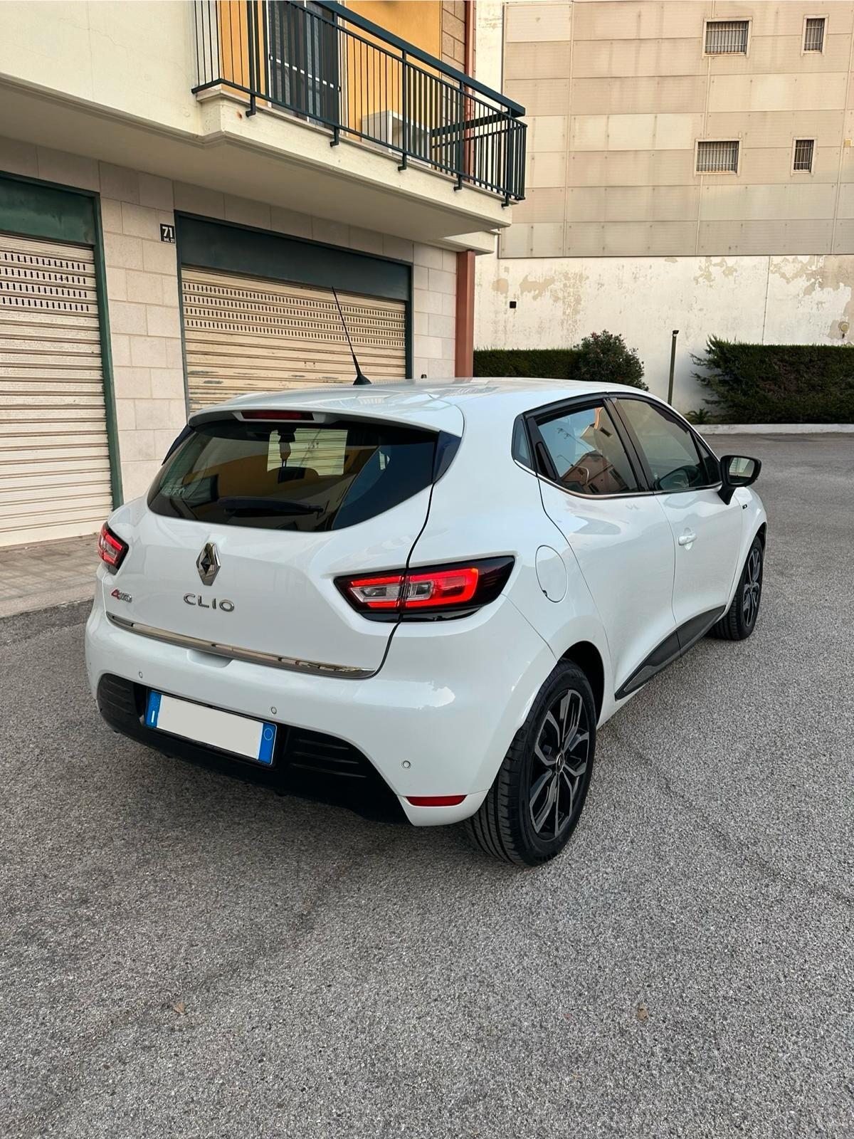 Renault Clio TCe 12V 75 CV 5 porte Moschino Zen