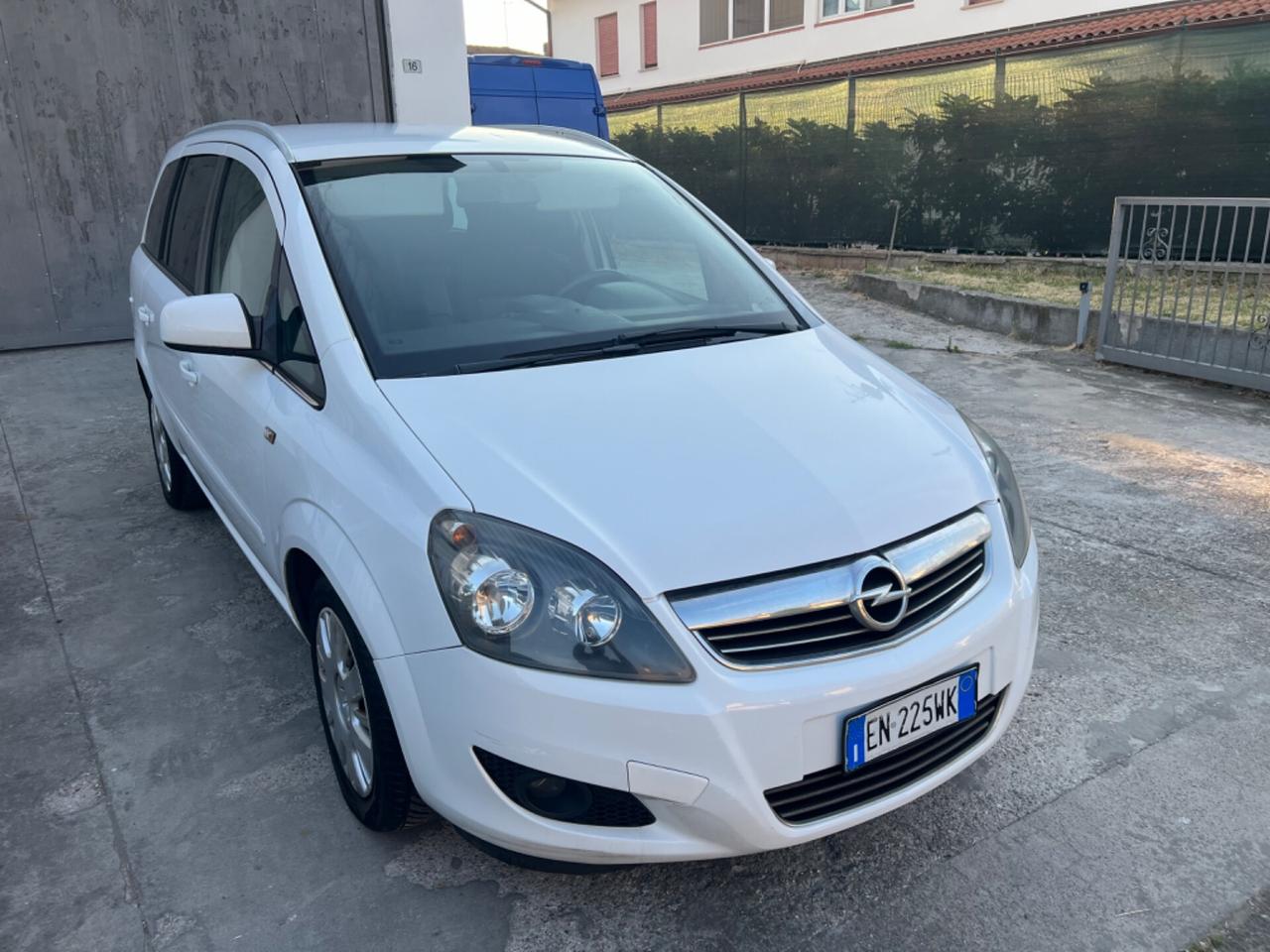 Opel Zafira 1.6 TURBO METANO 2029 7 POSTI 2013