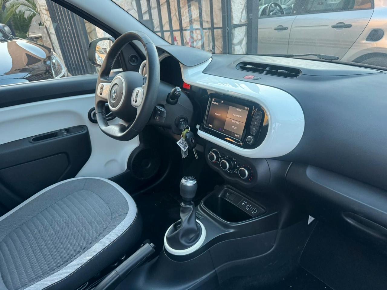 Renault Twingo SCe 65 CV Duel2 iva esposta