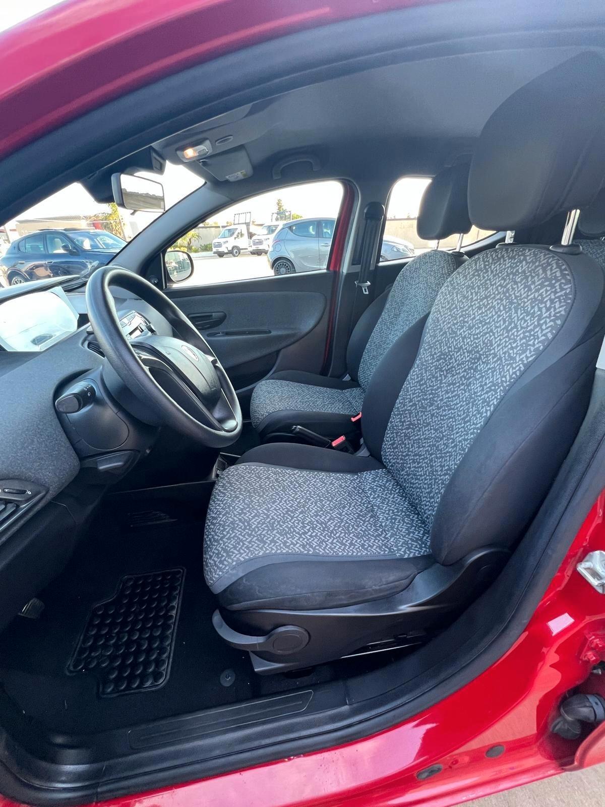 Lancia Ypsilon 1.0 Hybrid Ecochic
