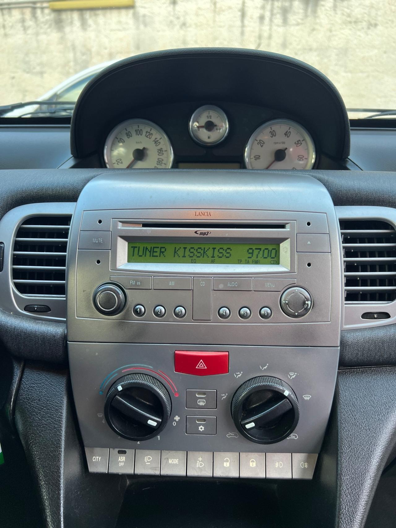 Lancia Ypsilon 1.2 Benzina Per neo patentato