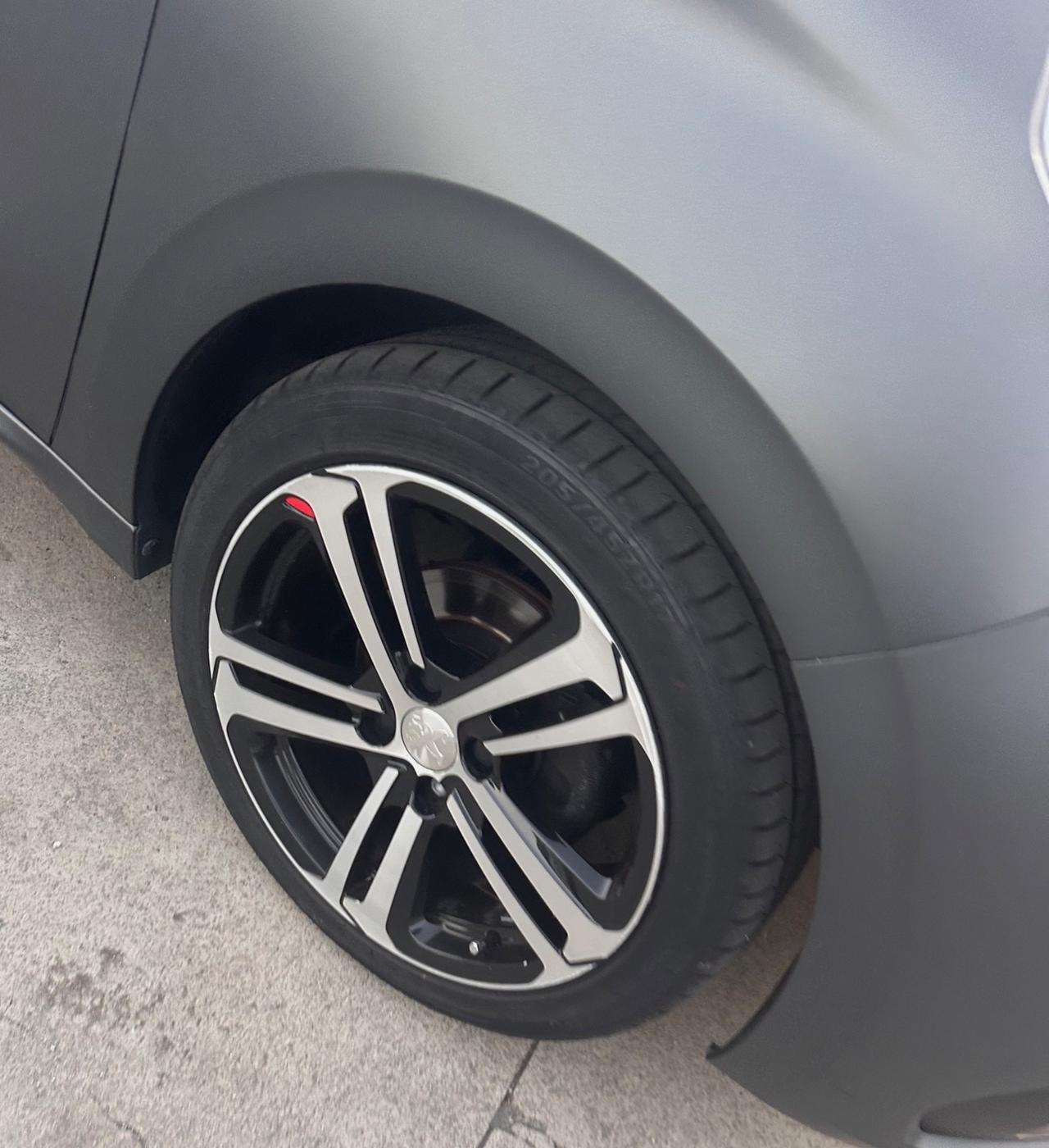 Peugeot 208 BlueHDi 100cv GT Line 2017