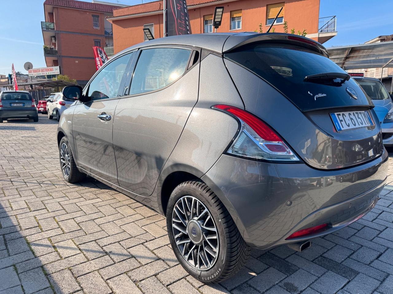 Lancia Ypsilon