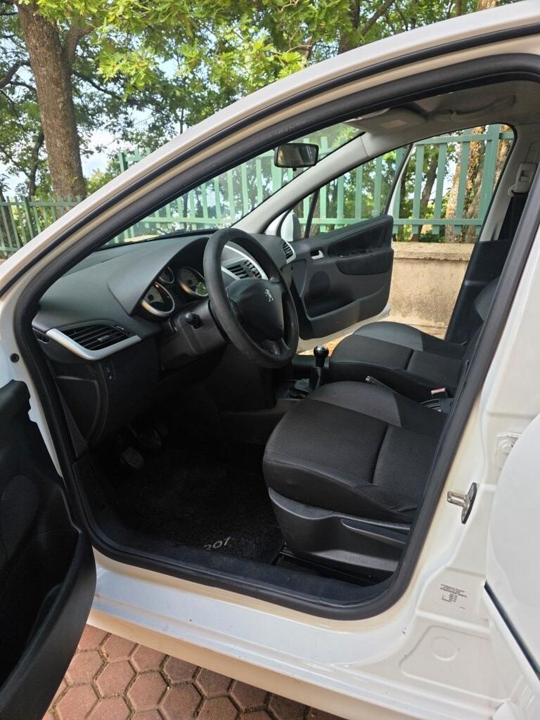 Peugeot 207 1.4 HDi 70CV 5p. Energie neopatentati