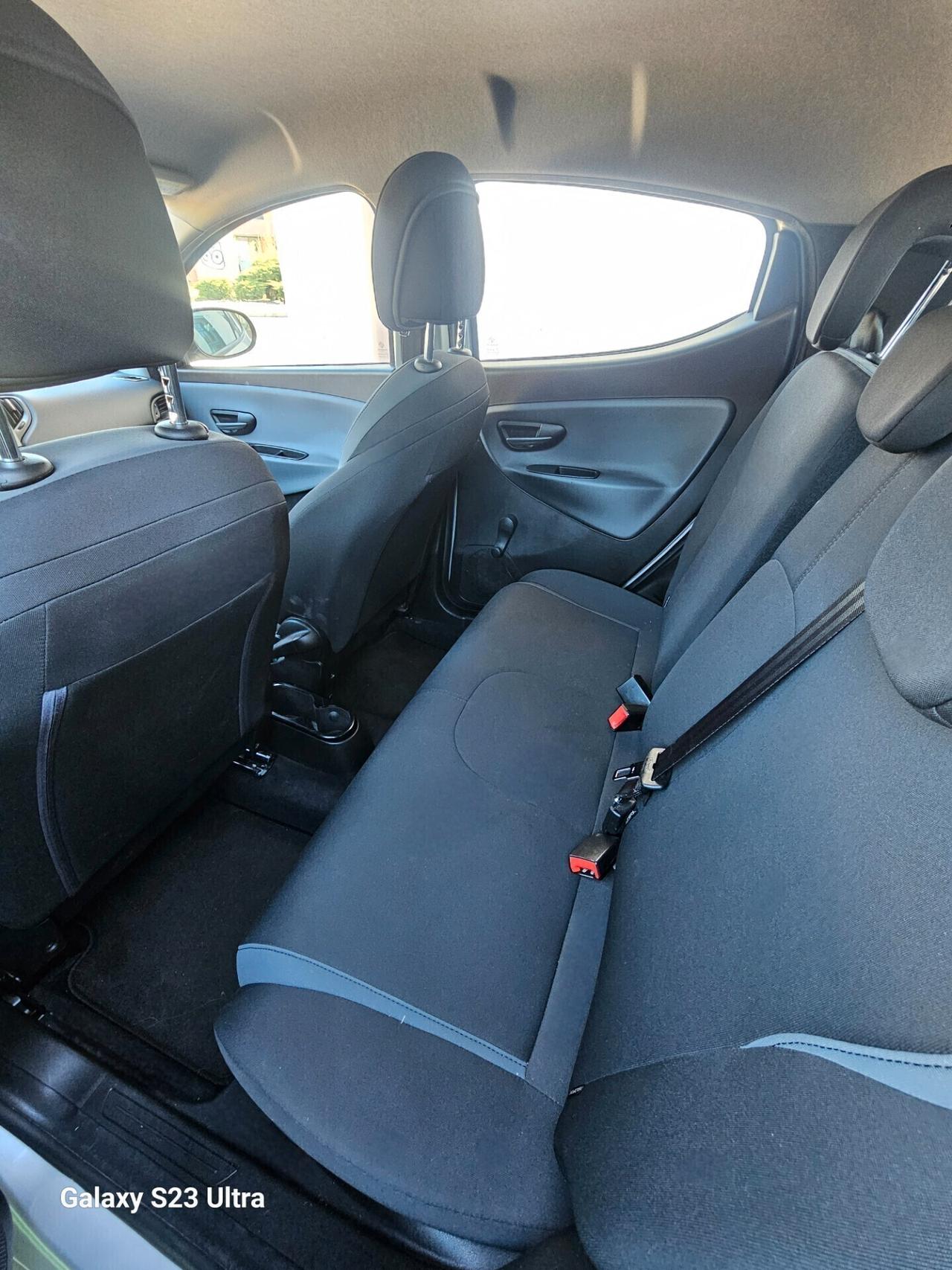 Lancia Ypsilon 1.2 69 CV 5 porte Silver