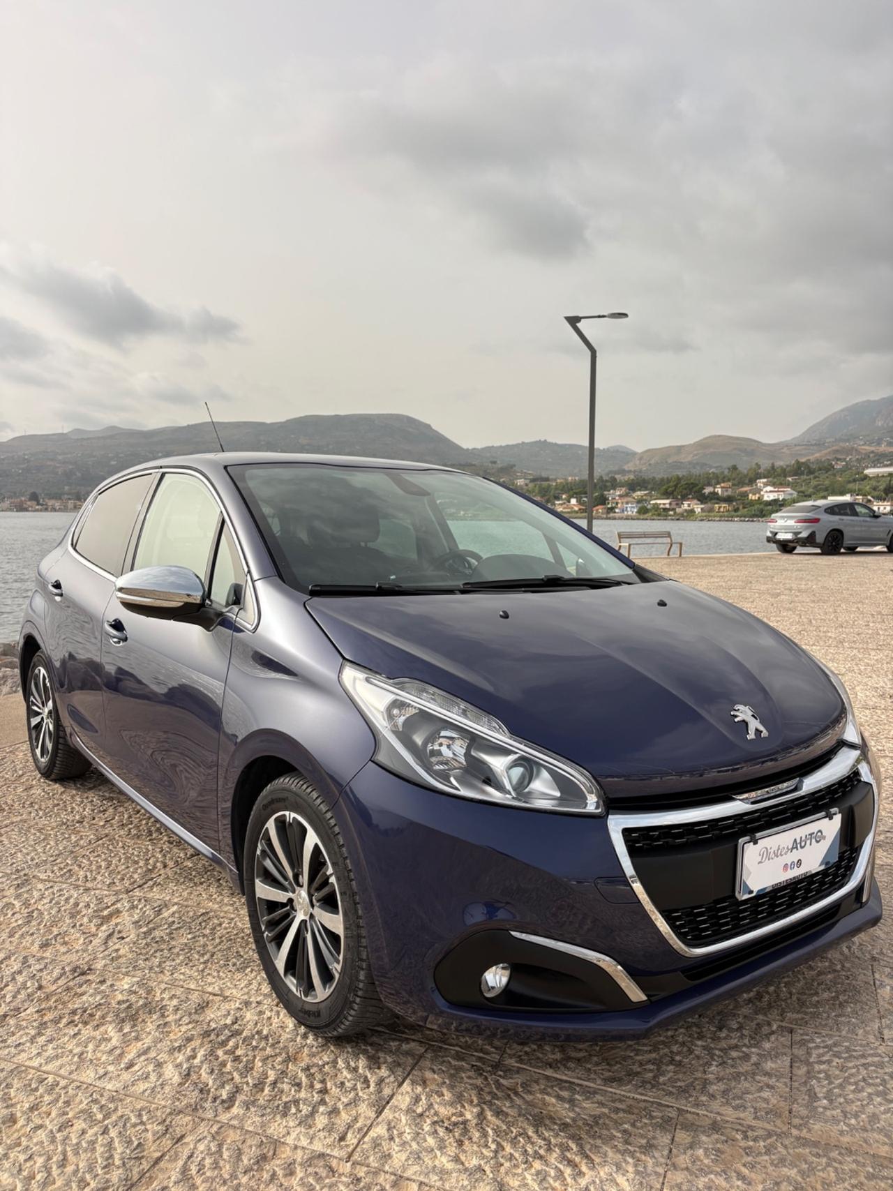 Peugeot 208 già omologata per disabili Allure