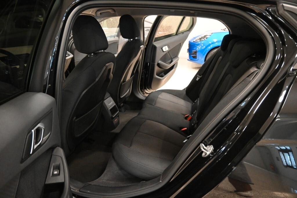 Bmw 116 116D 6M BUSINESS ADVANTAGE ( FARI LED - COCKPIT PDC NAVI MIRROR CRUISE ) KM 23000