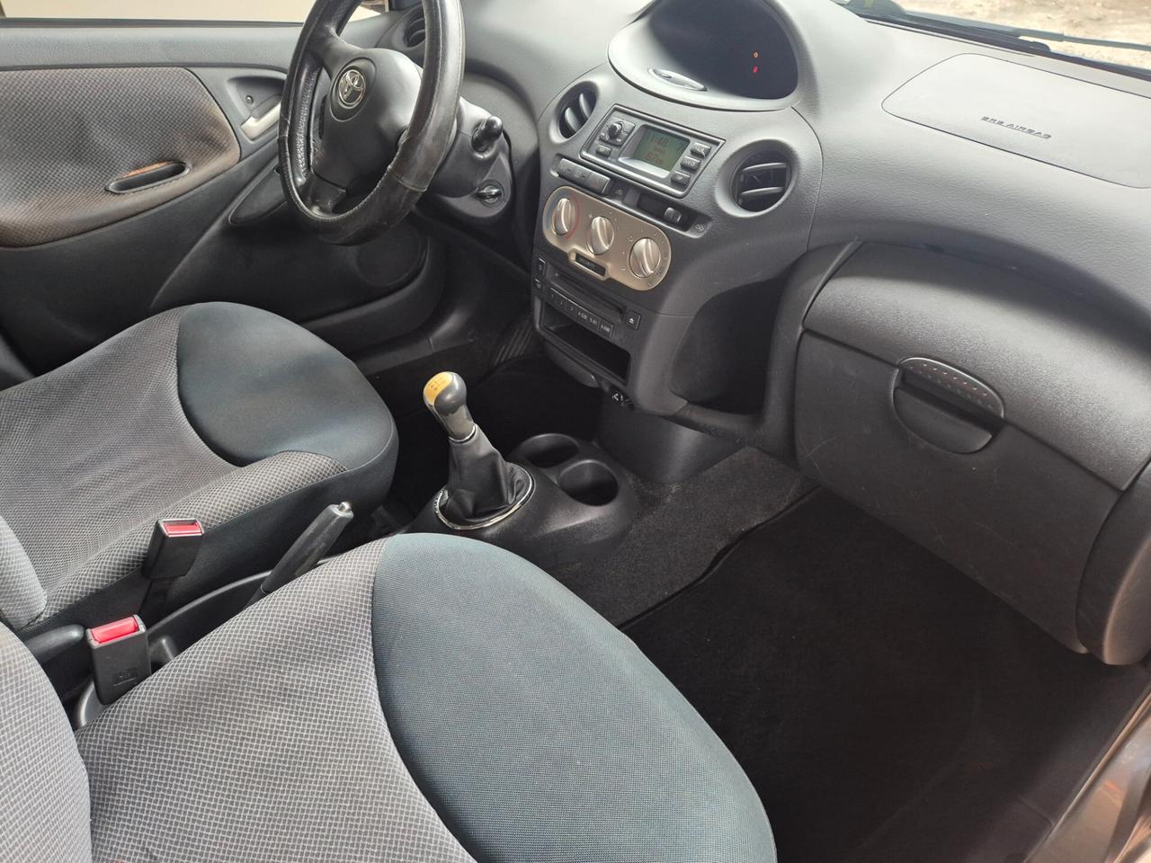 Toyota Yaris 1.0i 16V cat 5 porte Sol Neopatentato