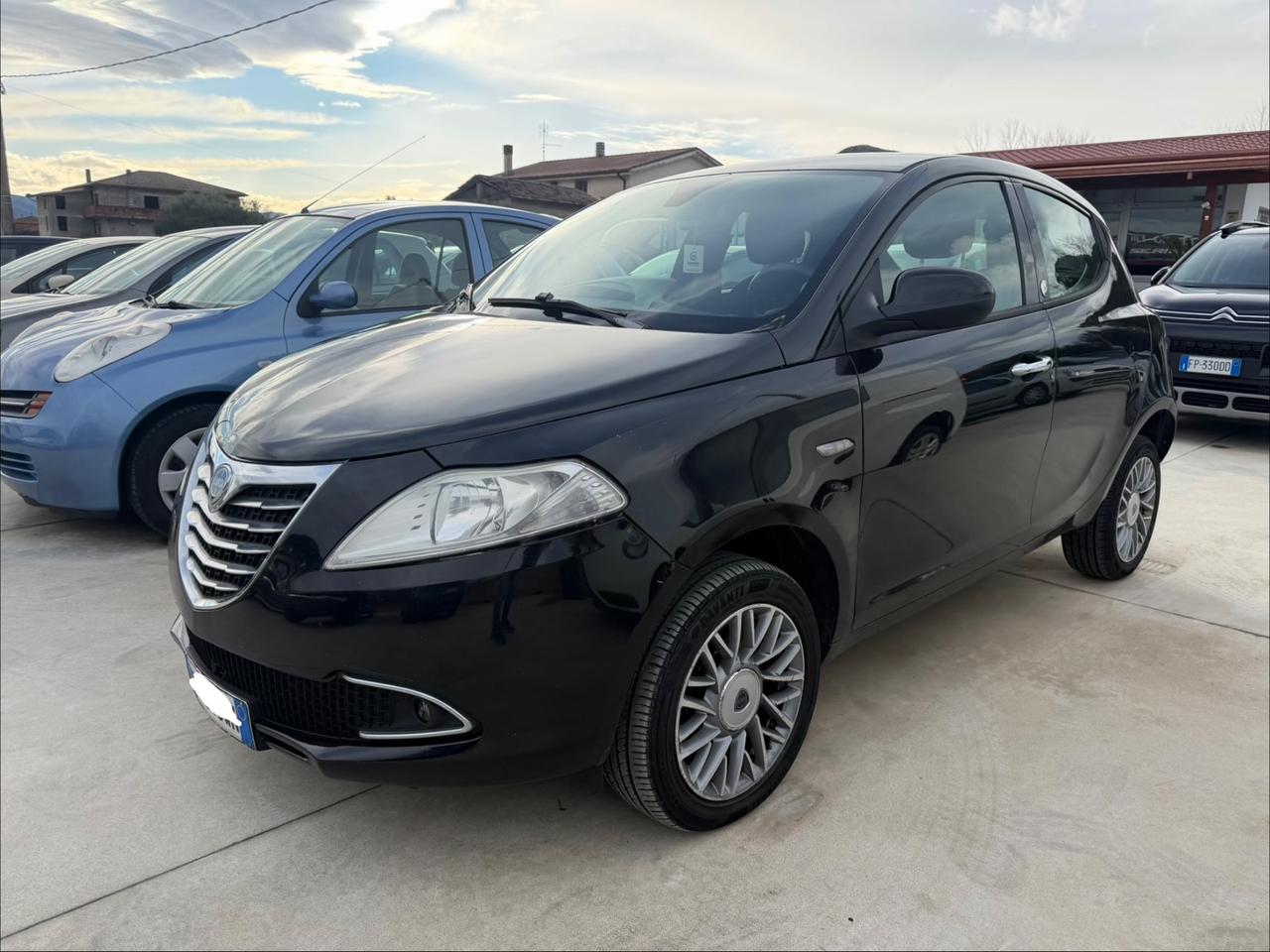 Lancia Ypsilon 0.9 TwinAir 85 CV 5 porte Metano Ecochic Silver