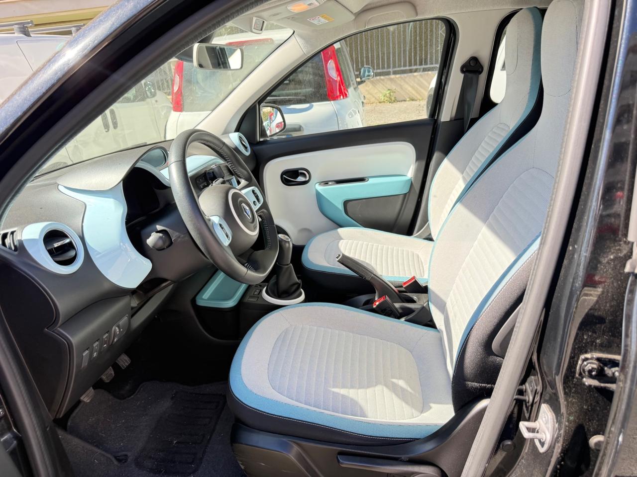 Renault Twingo TCe 90 CV La Parisienne LED PDC CLIMA AUTOAMTICO CERCHI 16 SCHERMO DIGITALE