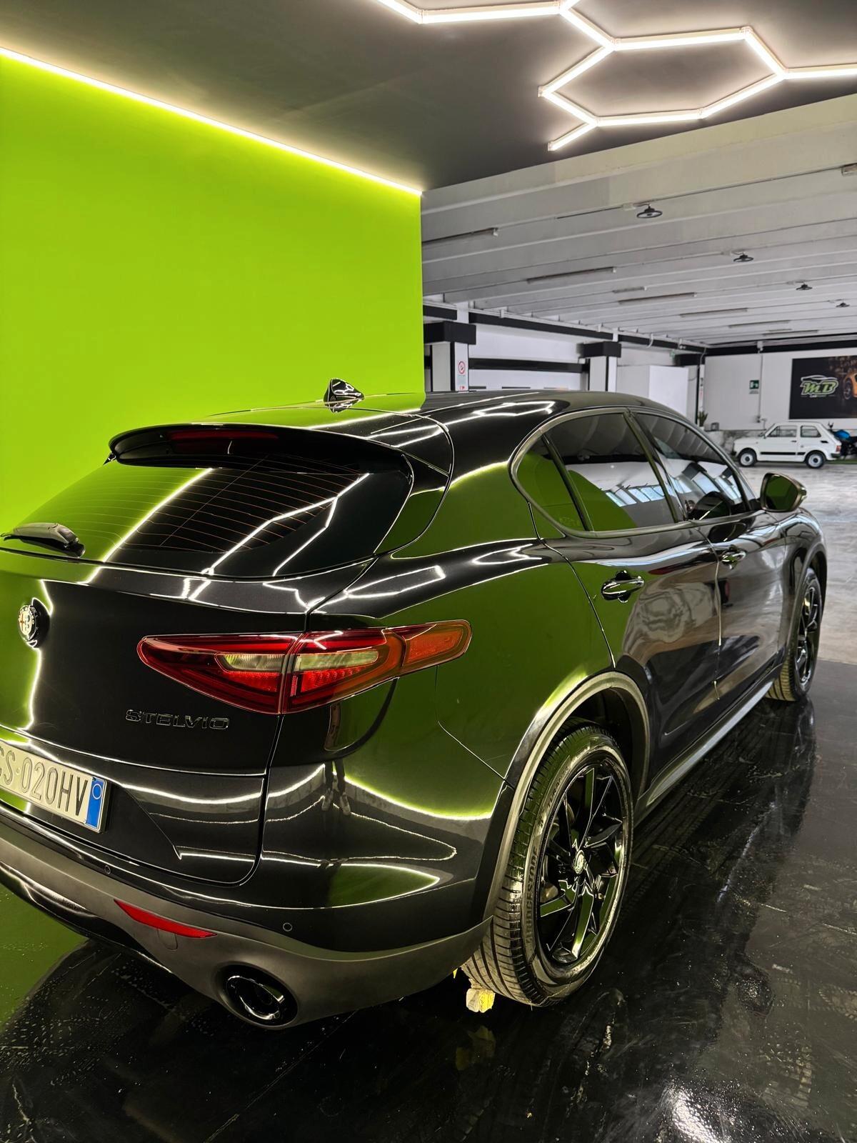 Alfa Romeo Stelvio 2.2 Turbodiesel 180 CV AT8 RWD Executive