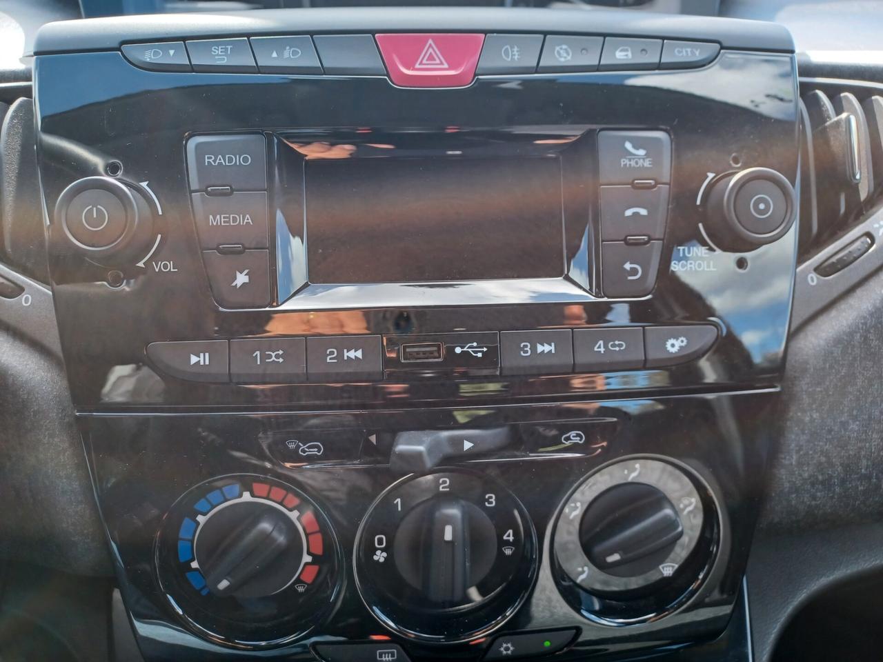 Lancia Ypsilon 1.0 FireFly 5 porte S&S Hybrid Alberta Ferretti