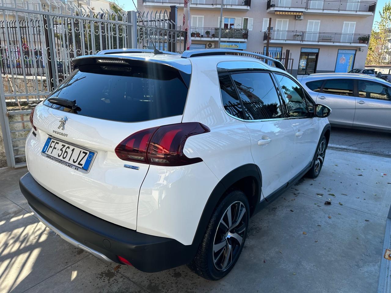 Peugeot 2008 BlueHDi 100 Allure