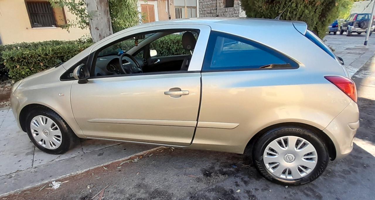 Opel Corsa 1.2 3 porte Club