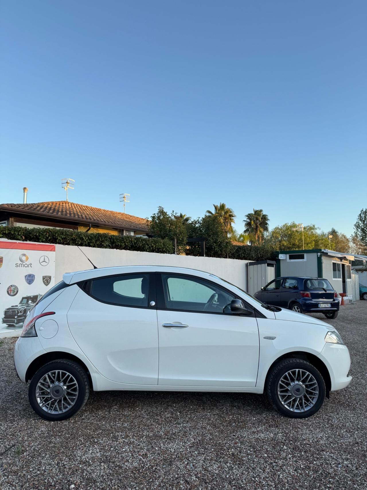 Lancia Ypsilon 0.9 TwinAir 85 CV 5 porte Metano Ecochic Gold