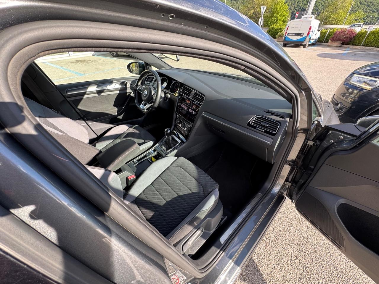 Volkswagen Golf 2.0 TDI R-LINE, FULL LED 150CV
