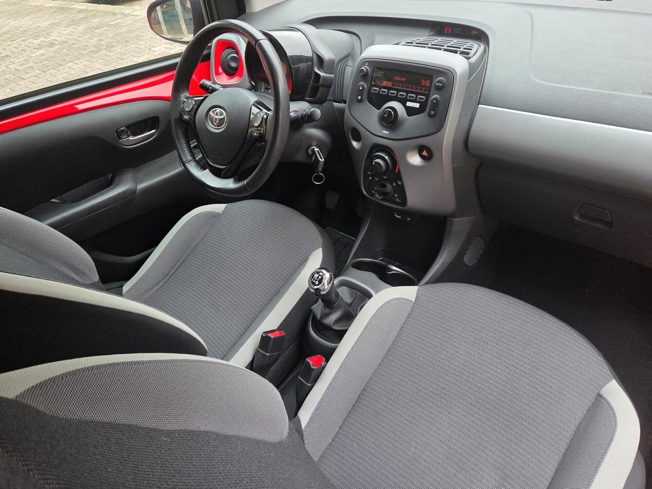 Toyota Aygo Connect 1.0 VVT-i 72 CV 5 porte X-Cool