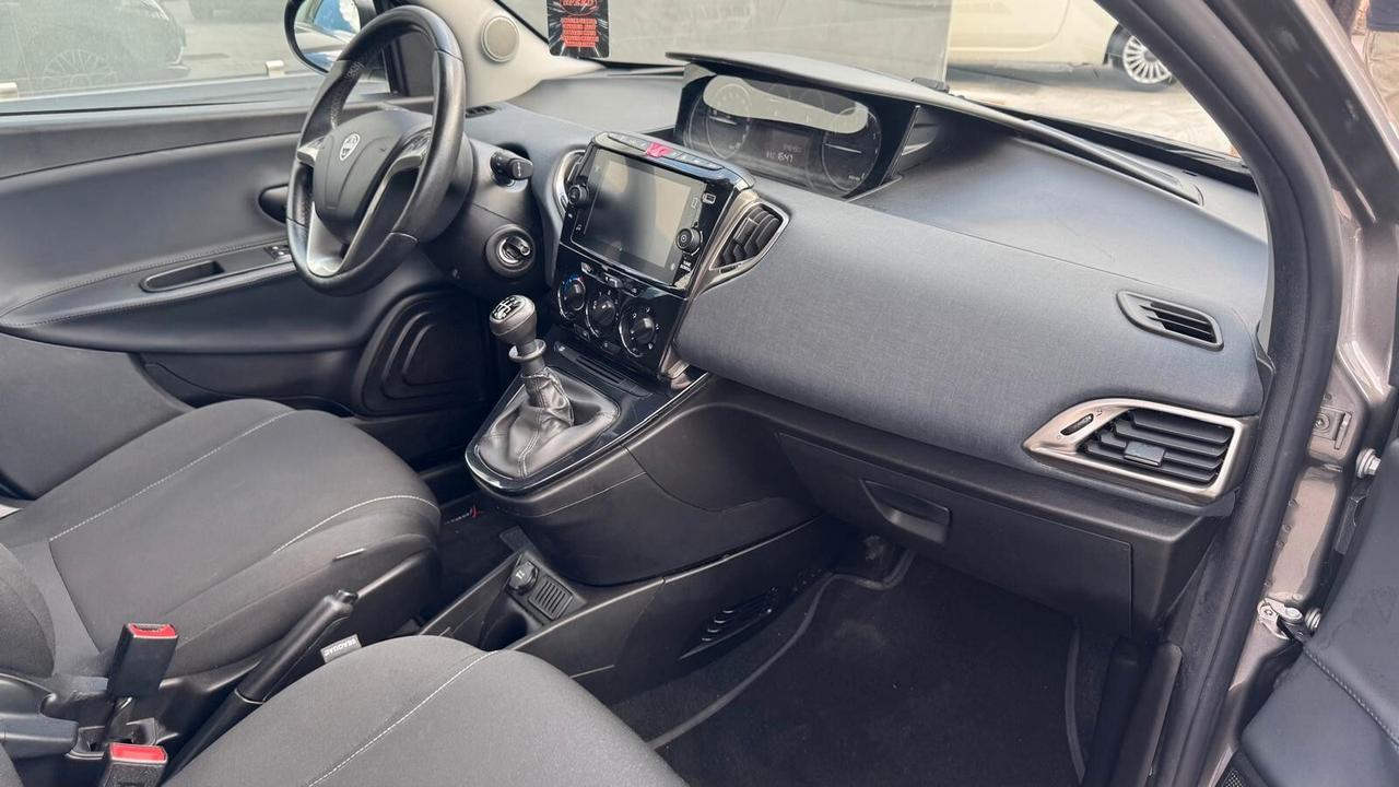 Lancia Ypsilon 1.0 FireFly 5 porte S&S Hybrid Gold
