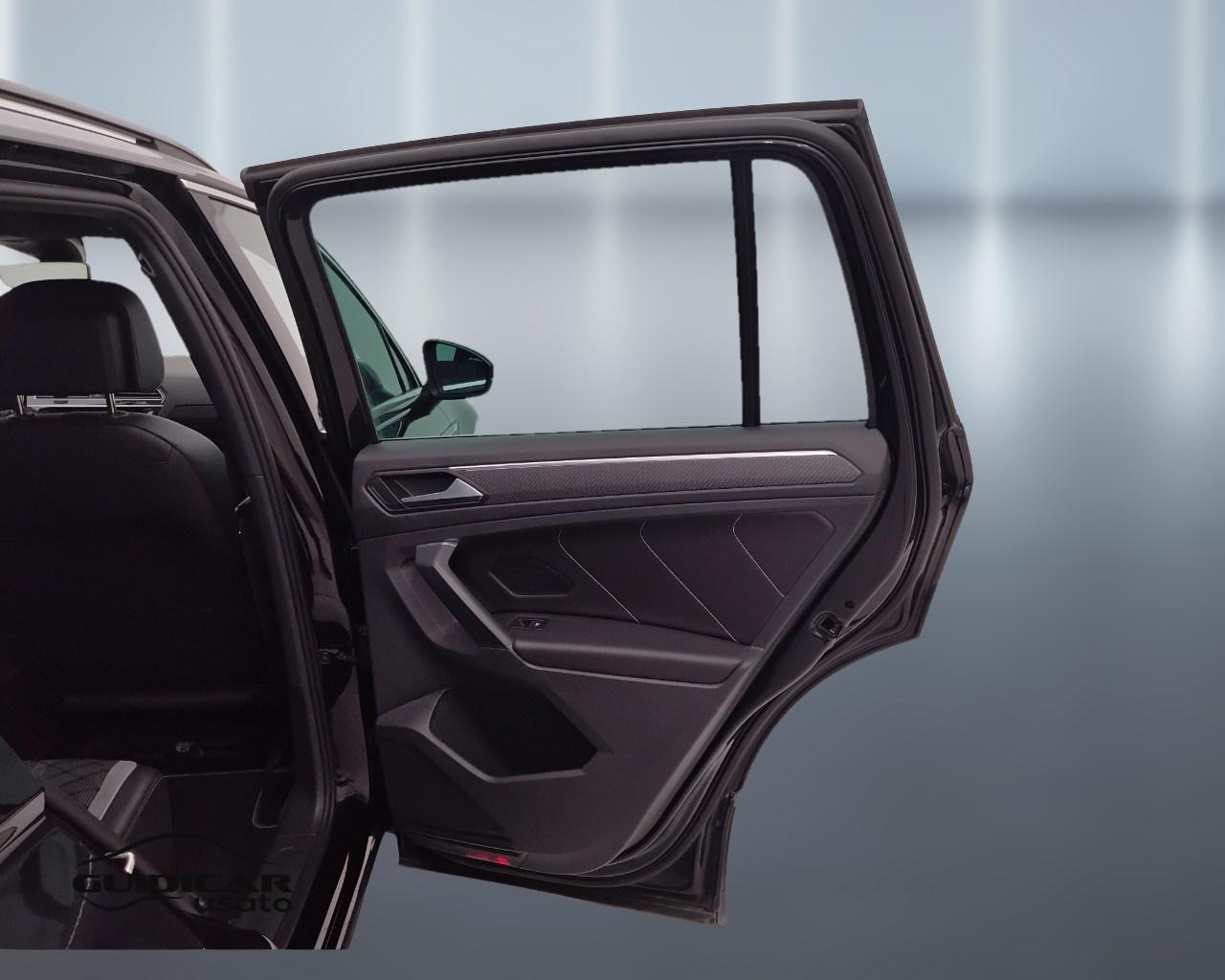 VOLKSWAGEN Tiguan II 2021 - Tiguan 2.0 tdi R-Line 150cv dsg