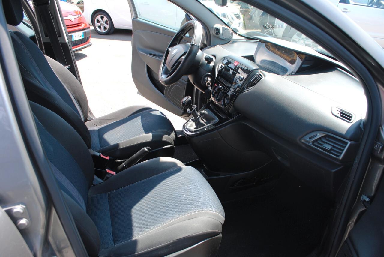 LANCIA YPSILON MOMODESIGN 1.2 69 CV BENZ/GPL