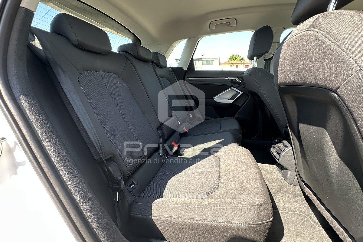 AUDI Q3 35 TFSI Business