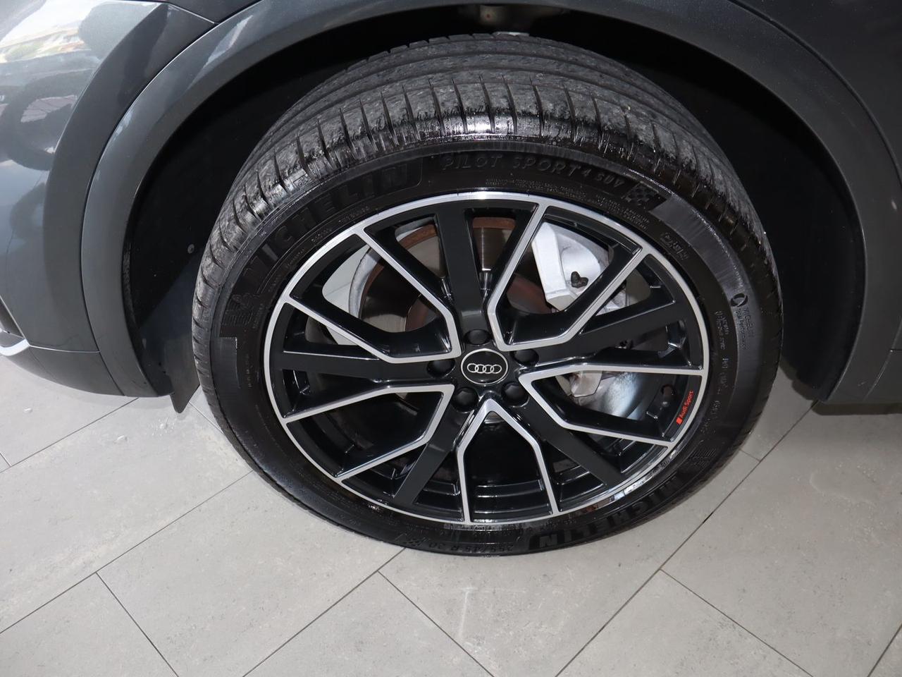 Audi Q5 S Line 2.0 40 TDI MHEV IVA ESPOSTA #12093