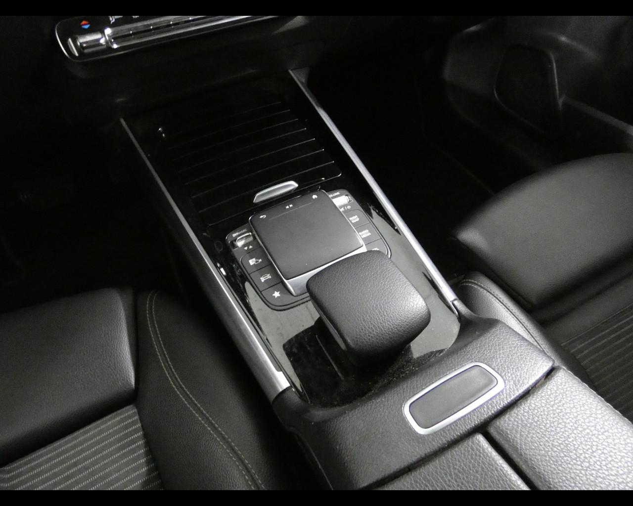 Mercedes-Benz GLA (H247) - GLA 200 d Automatic Sport