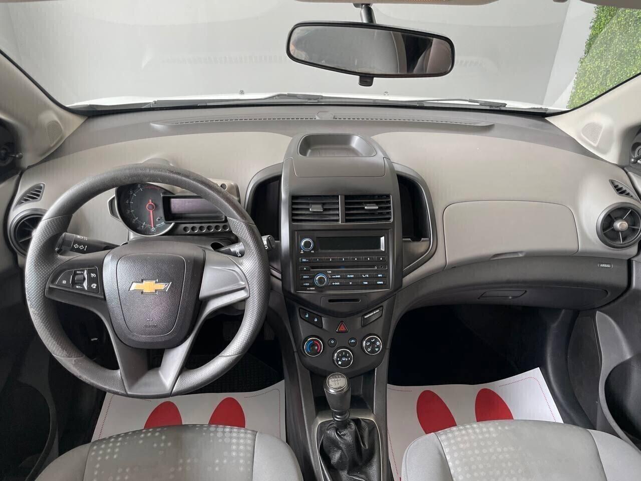 Chevrolet Aveo 1.2 - Clima & Cruise Control