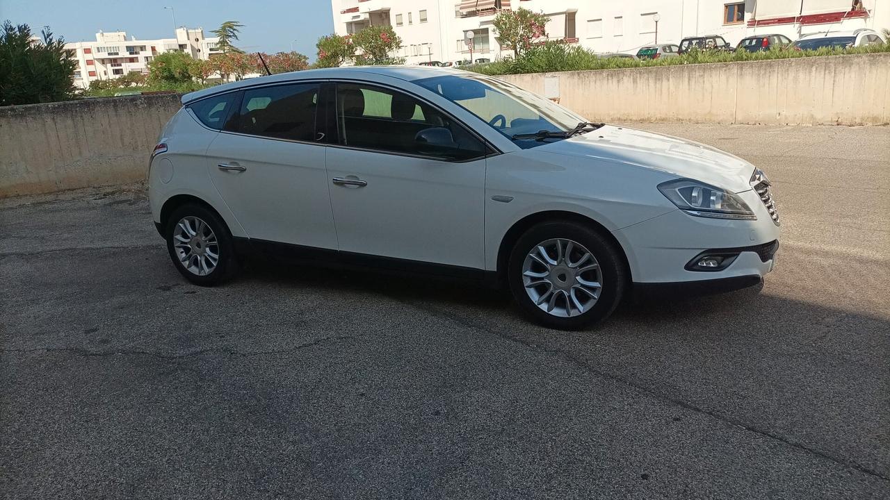 Lancia Delta 1.6 MJT DPF 105 CV Silver