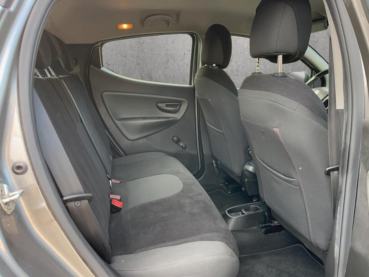 Lancia Ypsilon 1.2 69 CV 5 porte S&S Silver