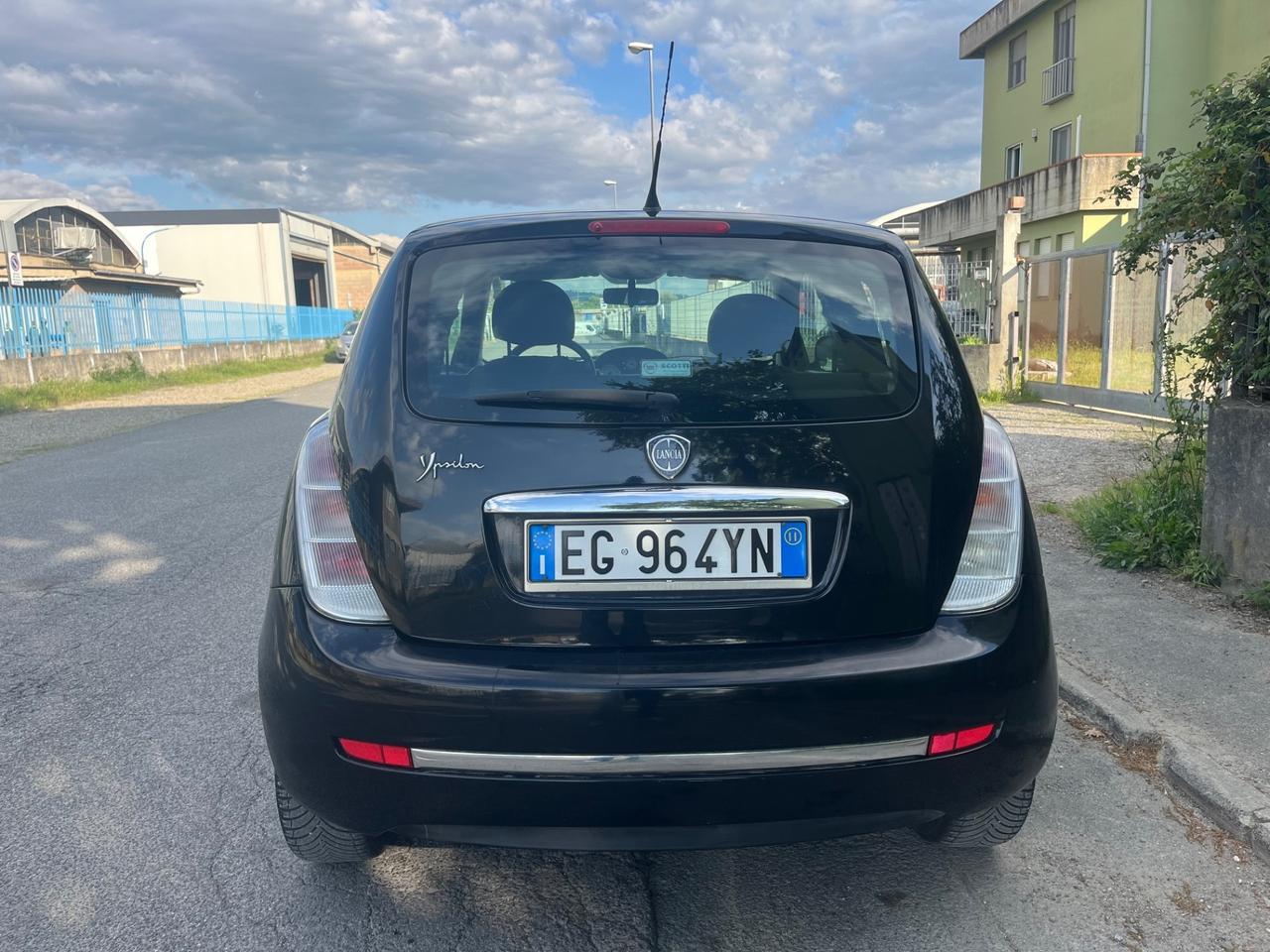 Lancia Ypsilon 1.2 69 CV Platinum 200.000 KM