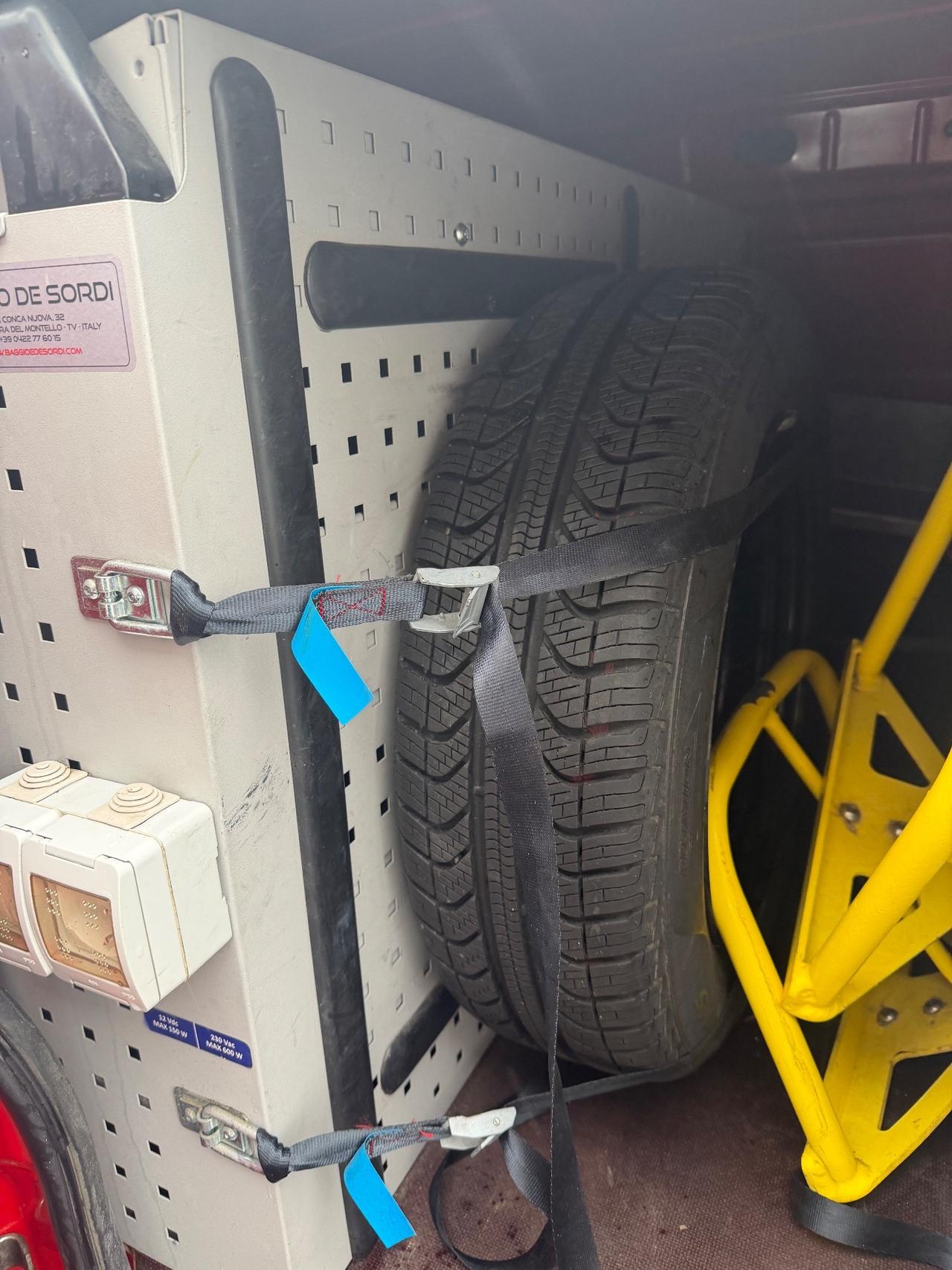 Fiat Fiorino 1.3 MJT 95CV Combi Semivetrato