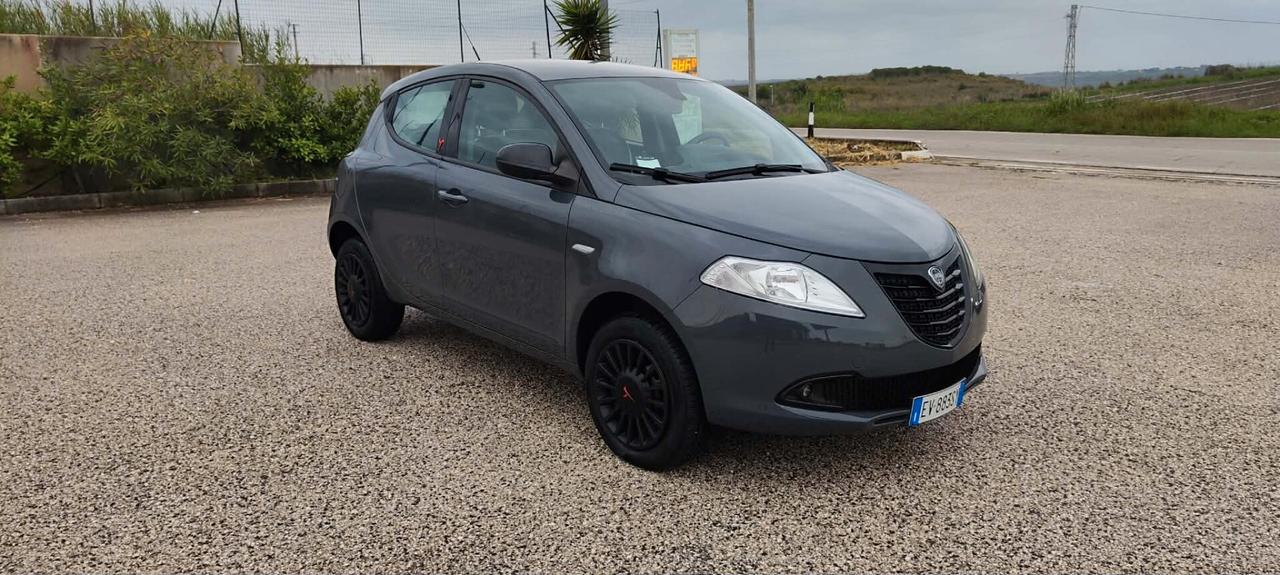 Lancia Ypsilon 0.9 TwinAir 85 CV 5 porte Metano Ecochic Gold