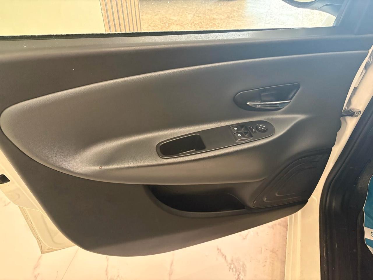 Lancia Ypsilon 1.2 69 CV 5 porte S&S Platinum