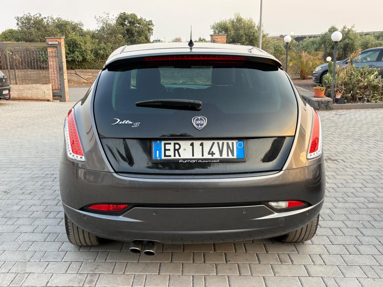 Lancia Delta S 1.9 MJT Twinturbo BY MOMODESIGN
