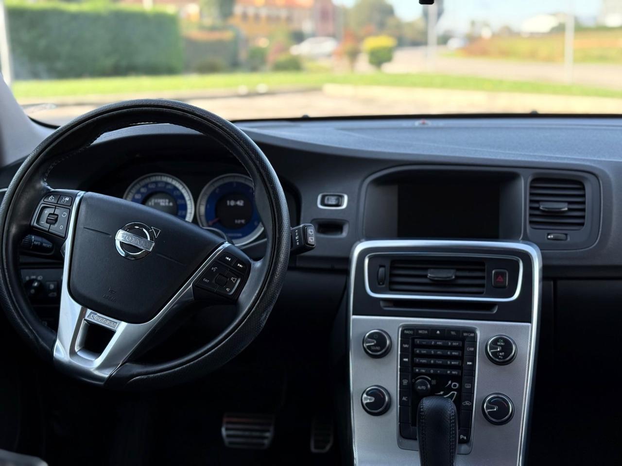 Volvo V60 D5 Geartronic R-design