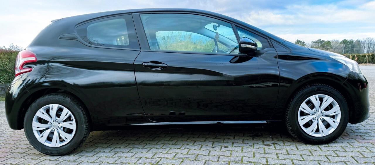 Peugeot 208 1.4 HDi 68 CV 3 porte Allure