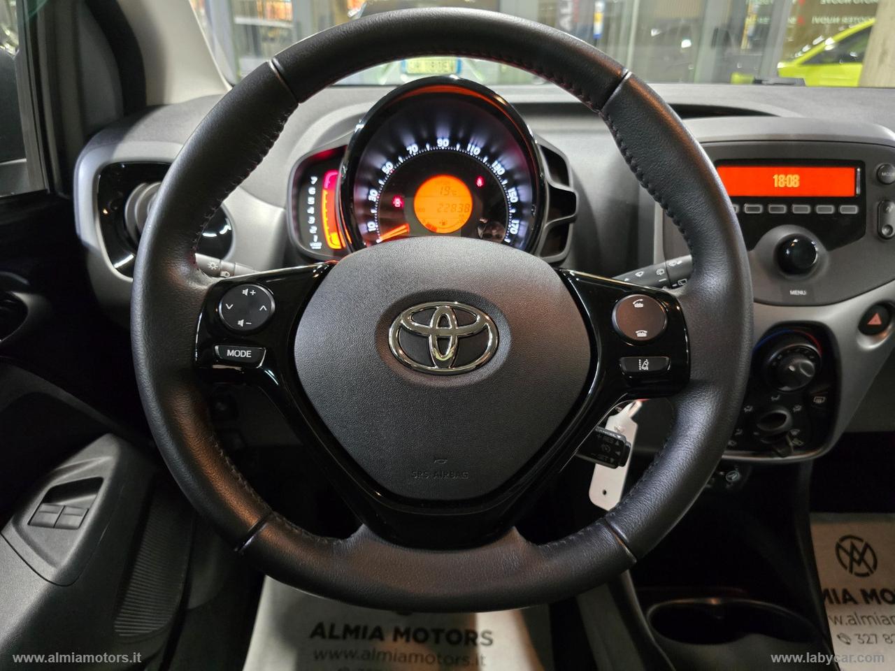 TOYOTA Aygo Connect 1.0 VVT-i 72 CV 5p. x-play