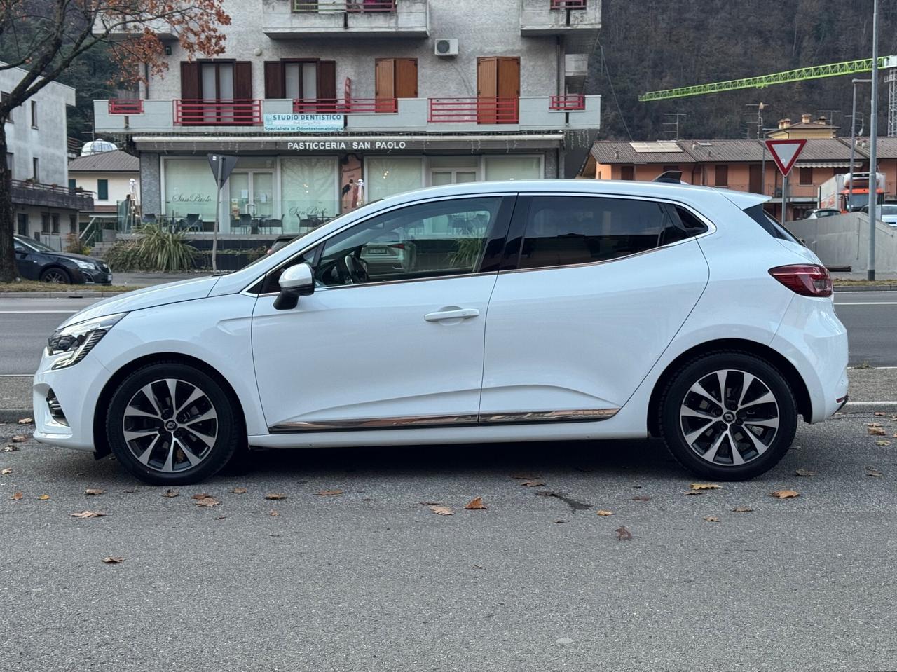 Renault Clio SCe 75 CV 5 porte - INTERNI FULL OPTIONAL - OK NEOPATENTATI - TELCAMERA 360°- VETRI OSCURATI