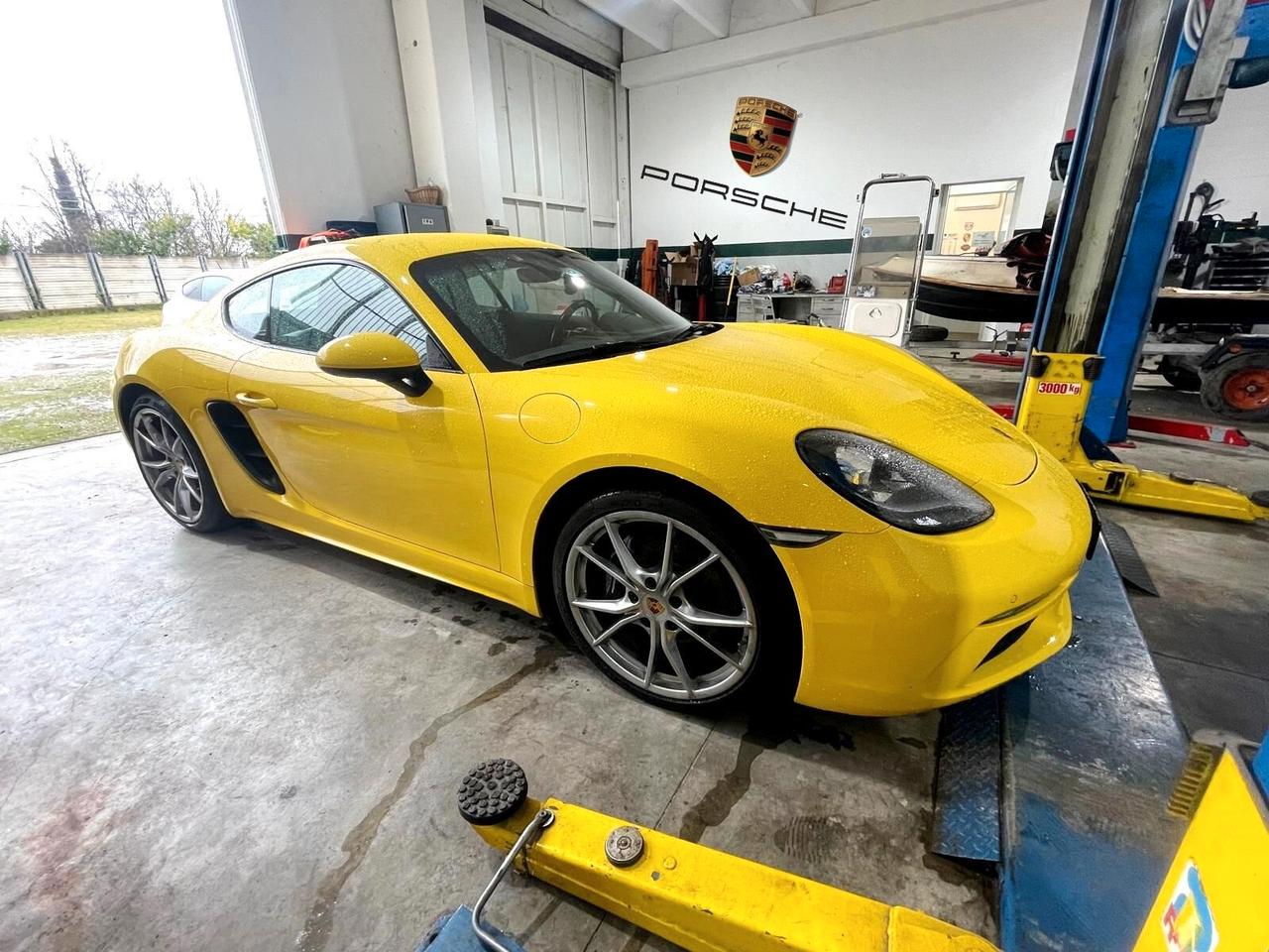 Porsche Cayman 718