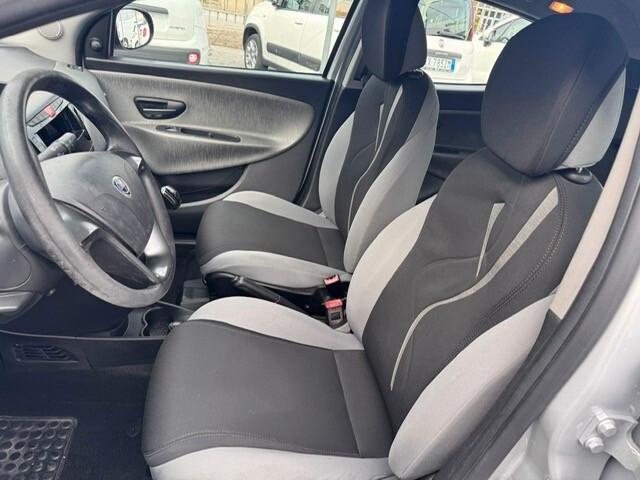 Lancia Ypsilon 1.2 69 CV 5 porte Silver