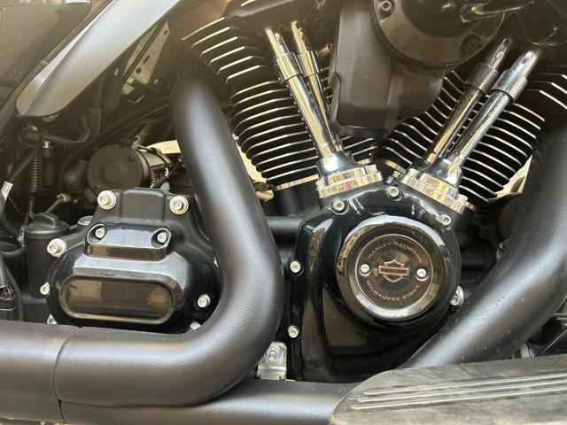 HARLEY-DAVIDSON CVO Road Glide ST