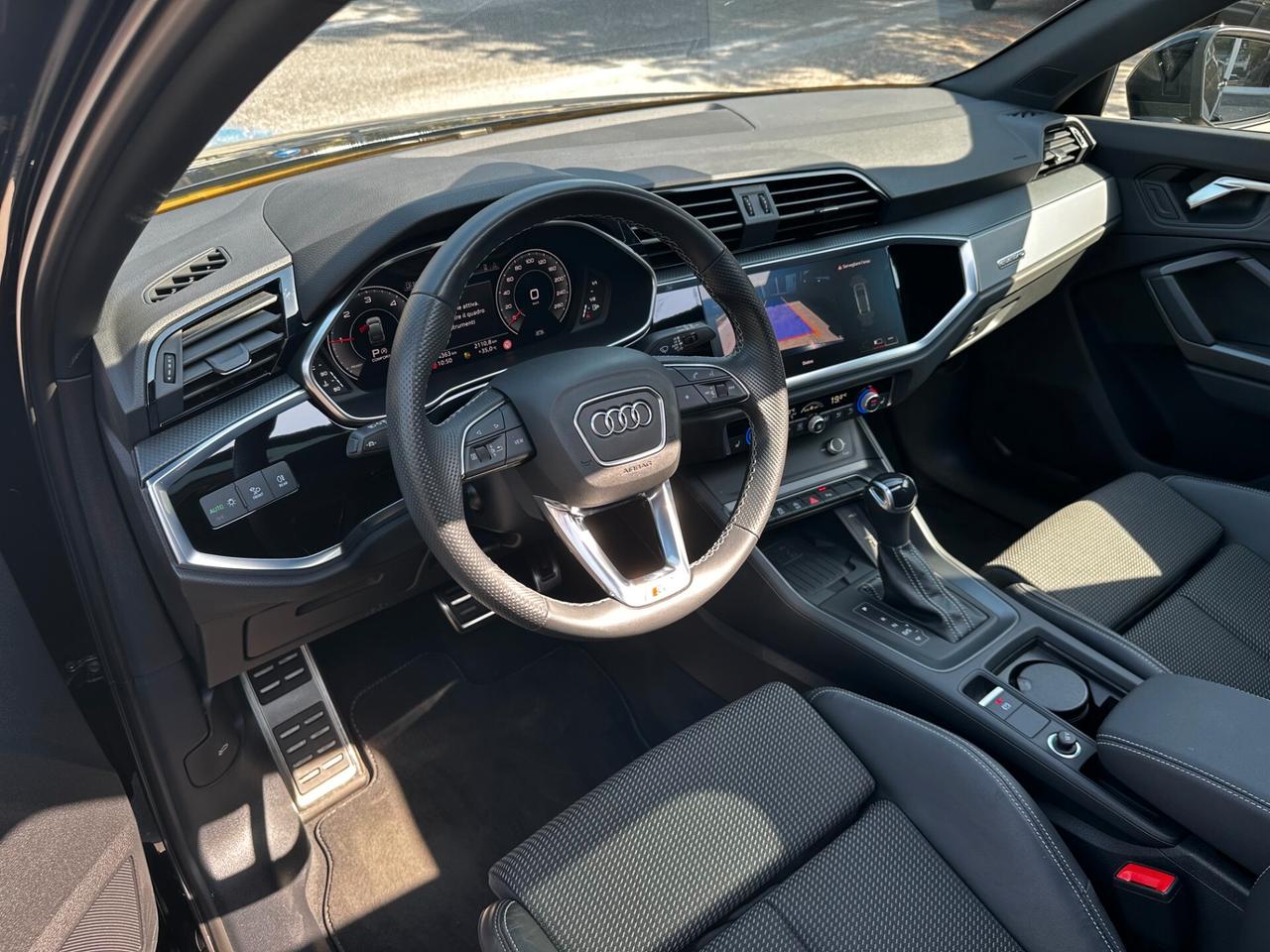 Audi Q3 SPORTBACK 35 TDI QUATTRO S LINE / PANORAMA / R20 / MATRIX