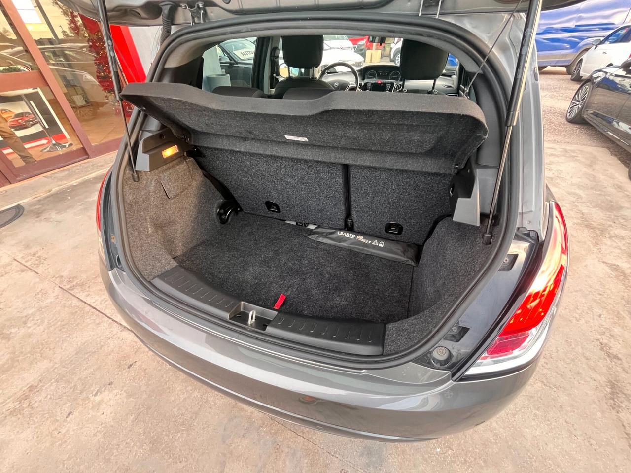 Lancia Ypsilon 1.0 FireFly 5 porte S&S Hybrid Ecochic