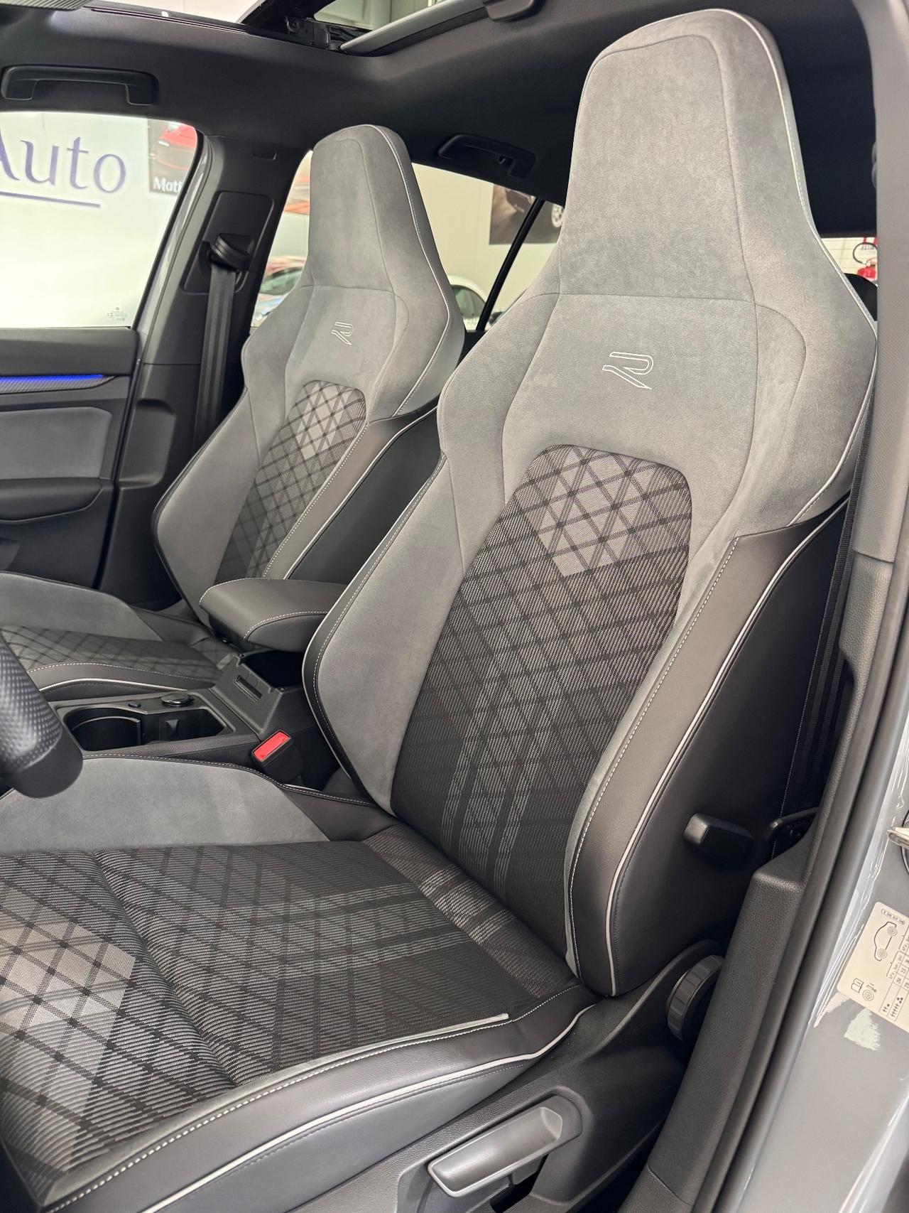 Volkswagen Golf 1.5 eTSI 150 CV DSG R-Line TETTO