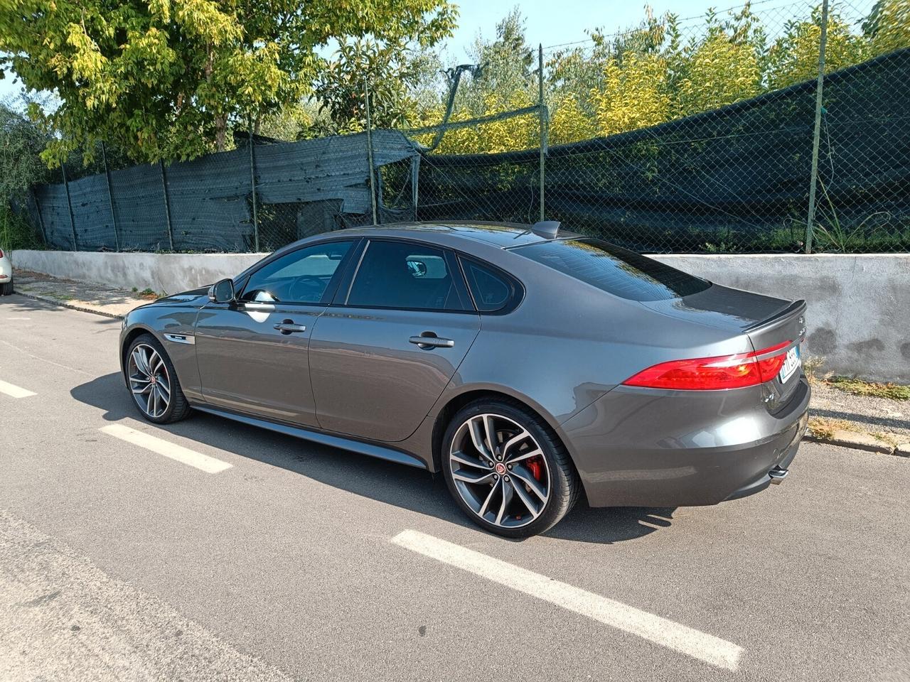 Jaguar XF 2.0 D 240 CV AWD aut. R-Sport