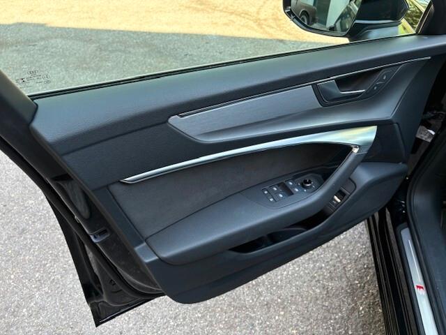 Audi A6 Avant 40 2.0 TDI quattro ultra S tronic Sport S-LINE