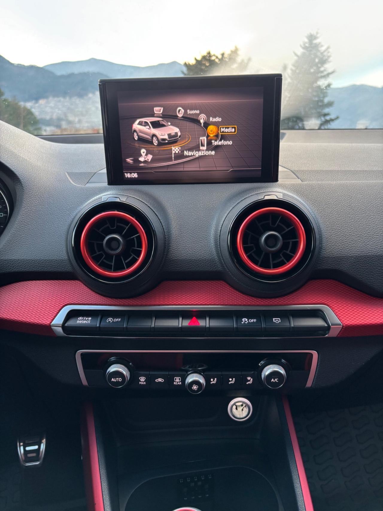 Audi Q2 1.6 TDI S line RED Edition