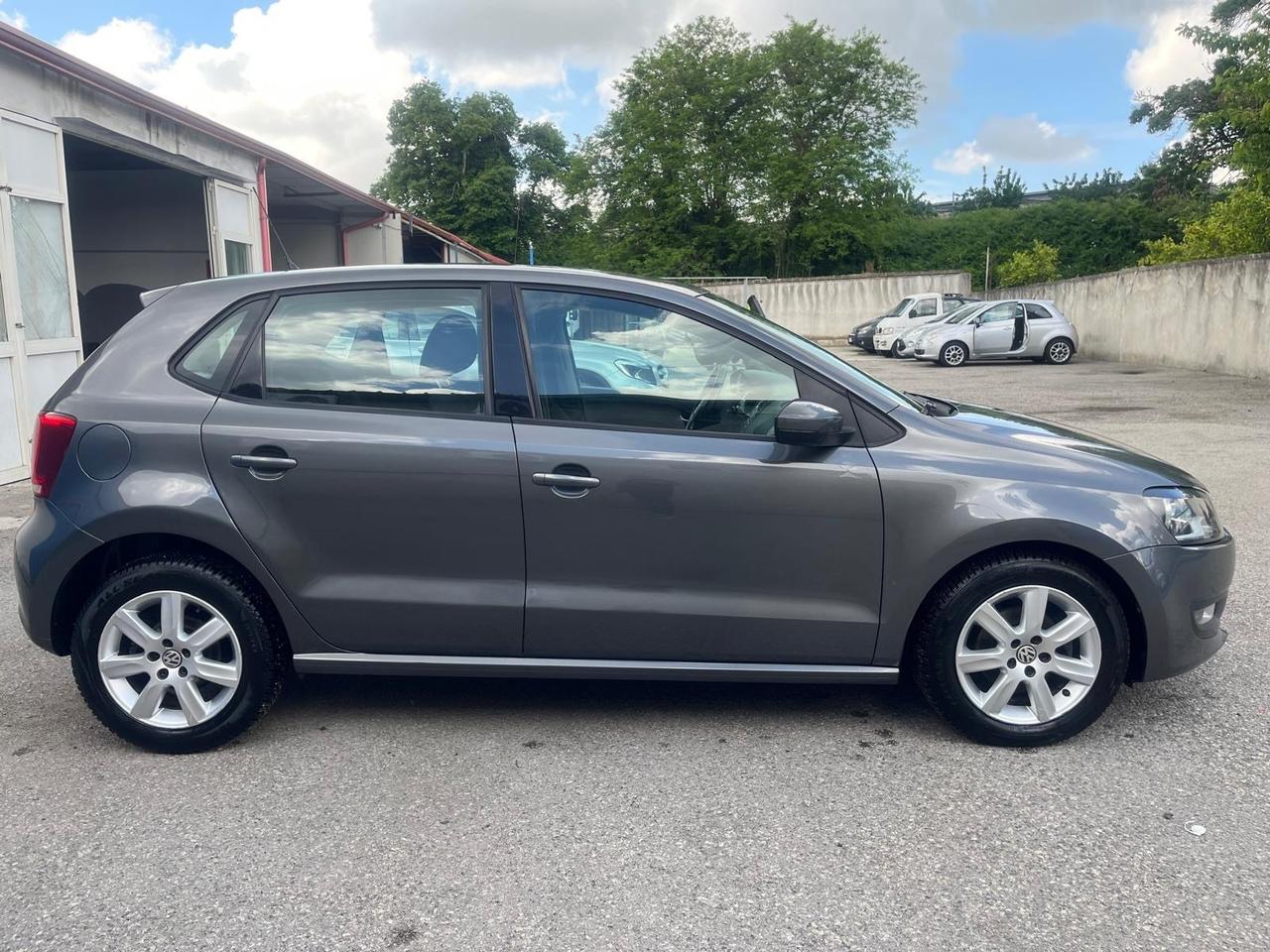 Volkswagen Polo 5P-1.6 tdi- cambio autom-2011