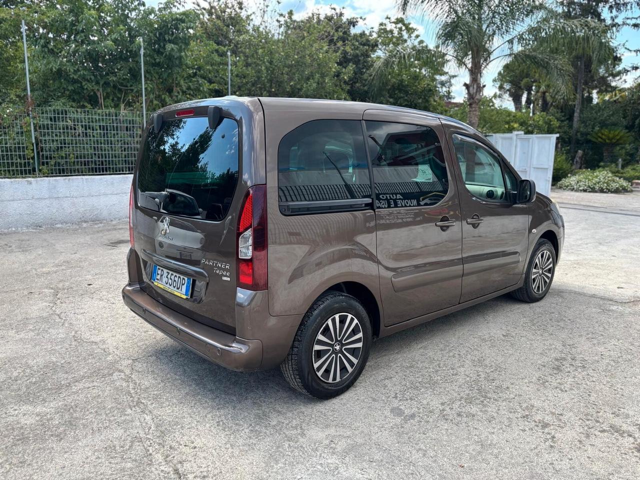 Peugeot Partner Tepee 1.6 HDi 92CV Outdoor